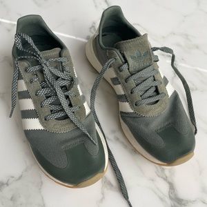 Adidas “Flashback” sneakers